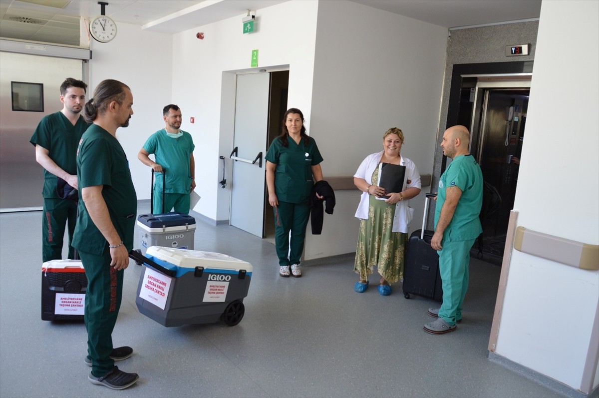 Uşak'ta tedavi gördüğü hastanede beyin ölümü gerçekleşen 68 yaşındaki kadının bağışlanan organları...