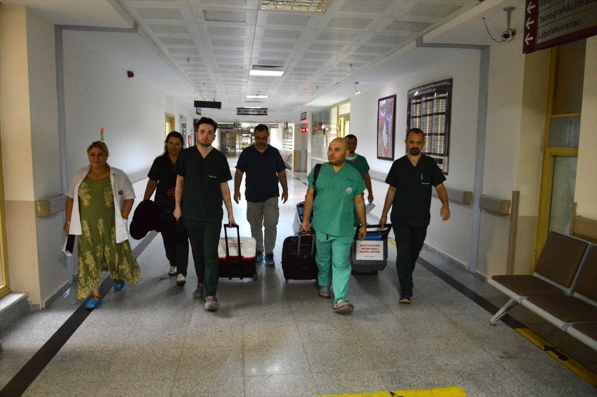 Uşak'ta tedavi gördüğü hastanede beyin ölümü gerçekleşen 68 yaşındaki kadının bağışlanan organları...