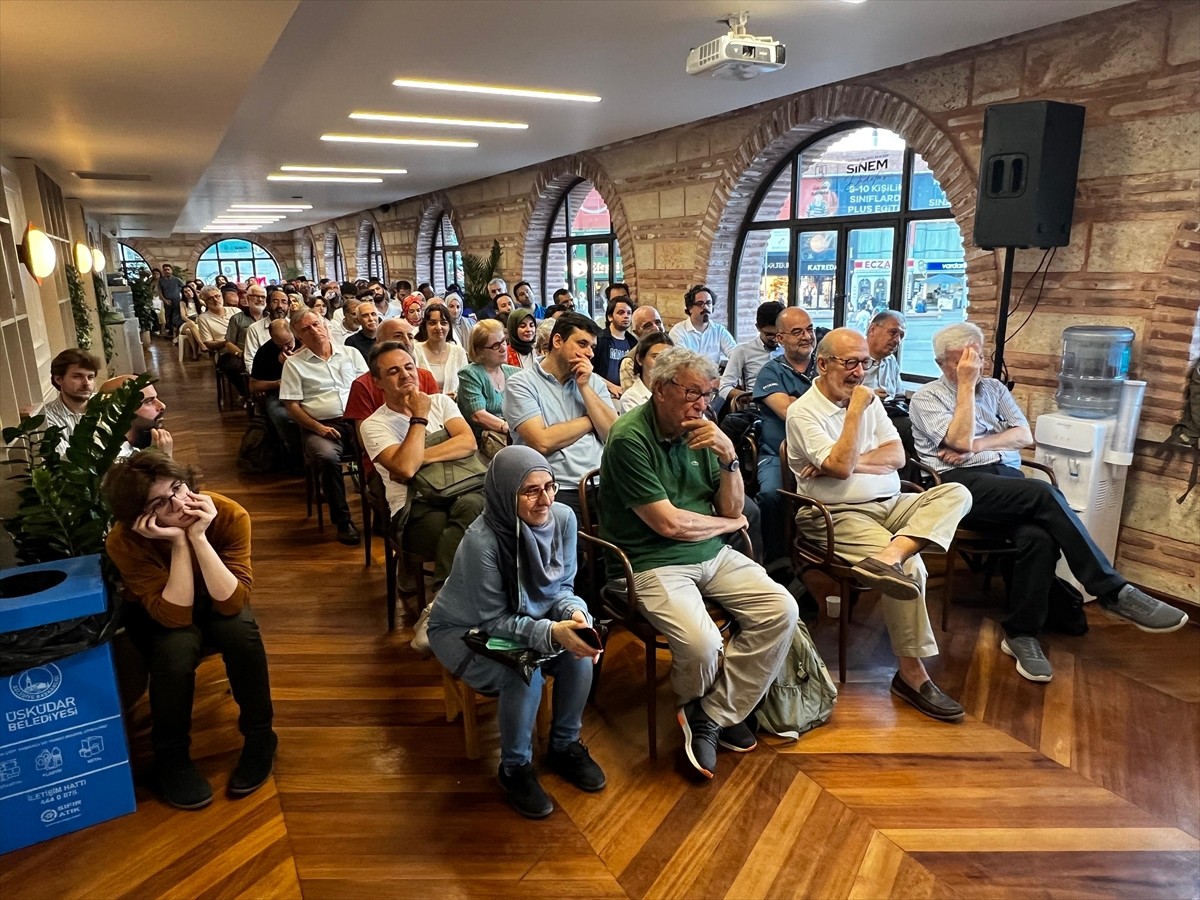Üsküdar Sahaflar Çarşısı Derneği ve Üsküdar Belediyesi iş birliğiyle düzenlenen "Üsküdar...