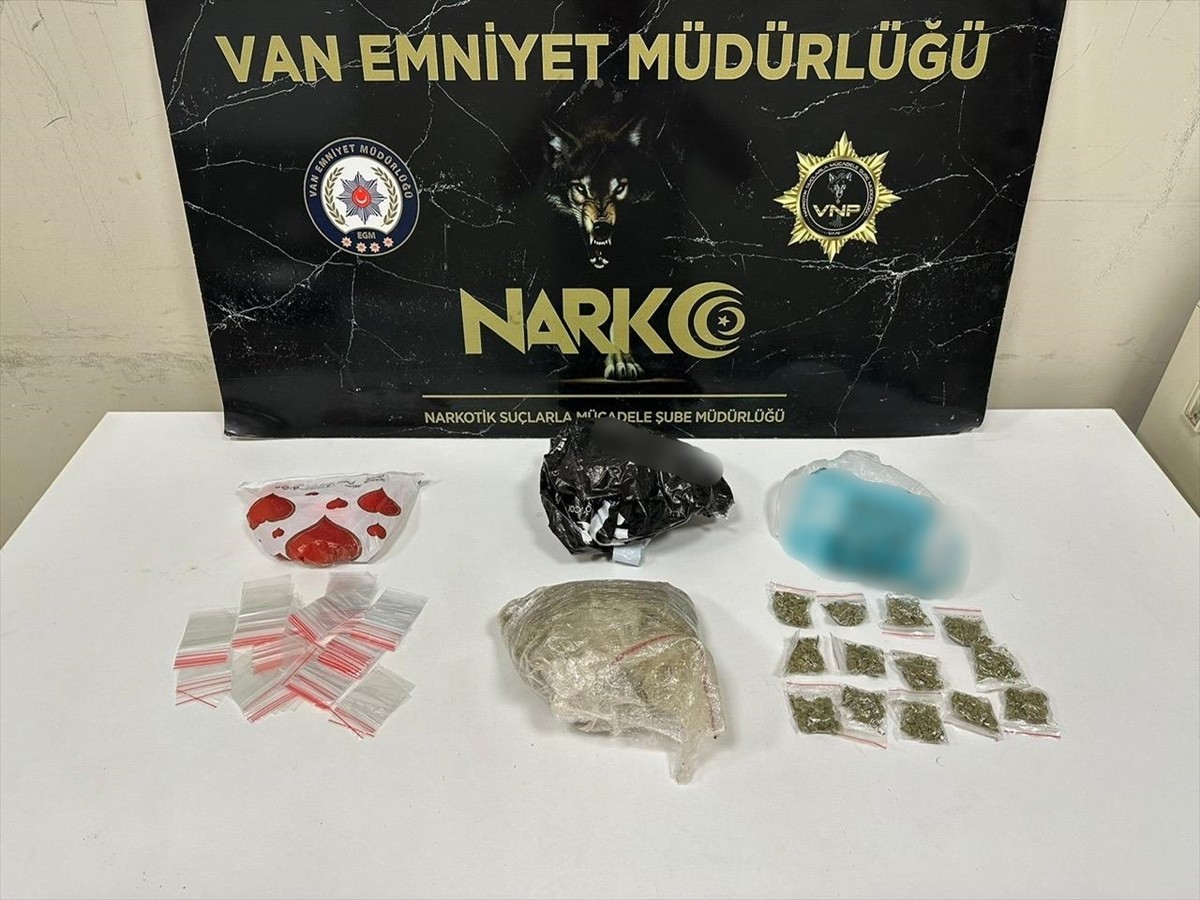 Van'da polis ekiplerince düzenlenen uyuşturucu operasyonlarında 45 şüpheli gözaltına alındı....
