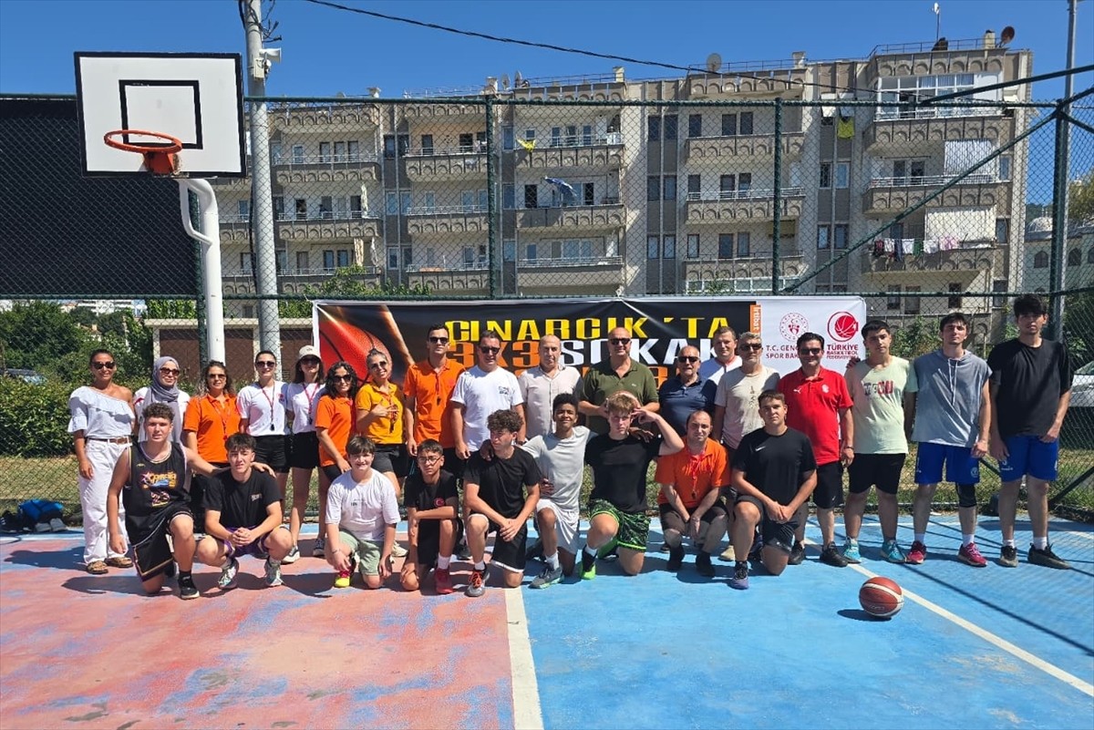 Yalova’nın Çınarcık ilçesinde, Çınarcık Belediyesi ile Yalova Gençlik ve Spor İl Müdürlüğü iş...