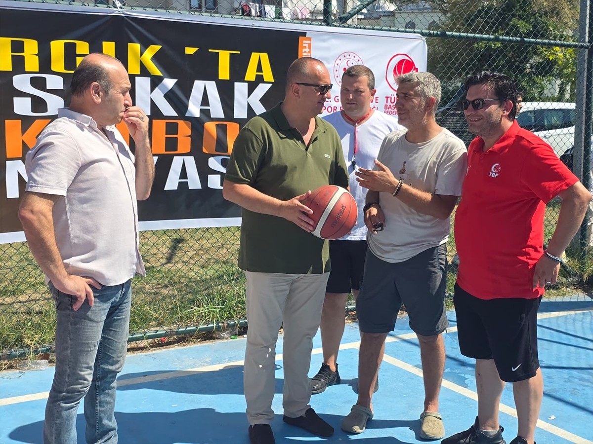 Yalova’nın Çınarcık ilçesinde, Çınarcık Belediyesi ile Yalova Gençlik ve Spor İl Müdürlüğü iş...