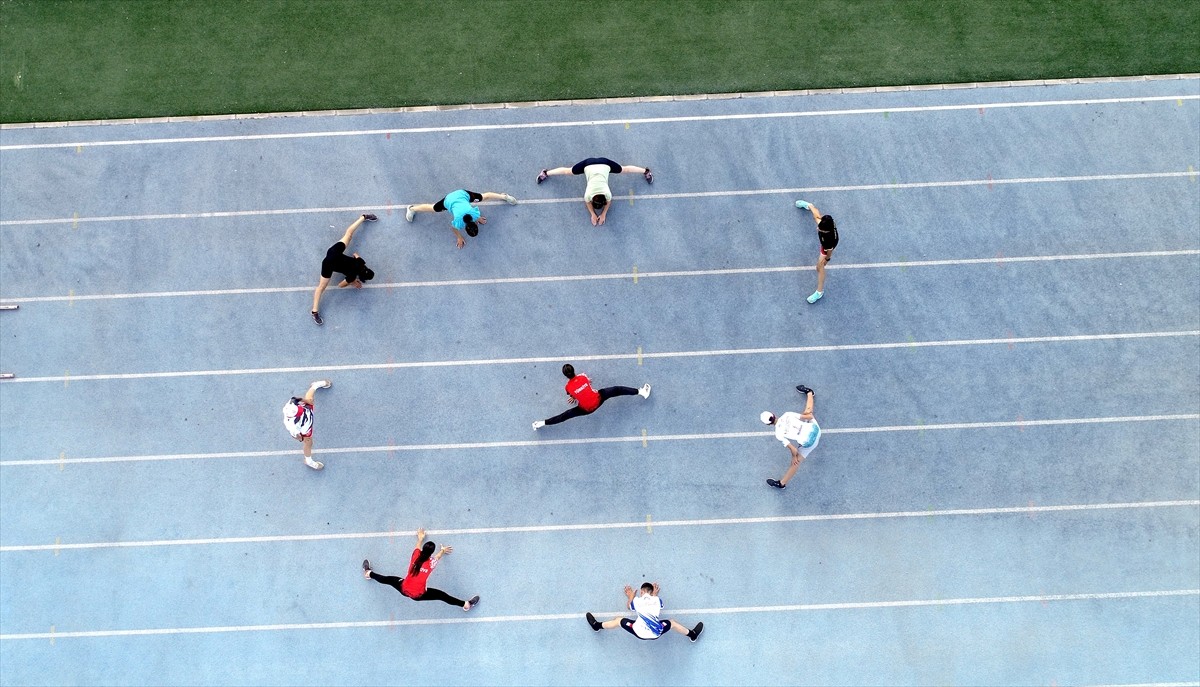  20 Yaş Altı Kulüpler Türkiye Şampiyonası'nda 2 bin metre engelli koşuda 24 yıllık Türkiye...