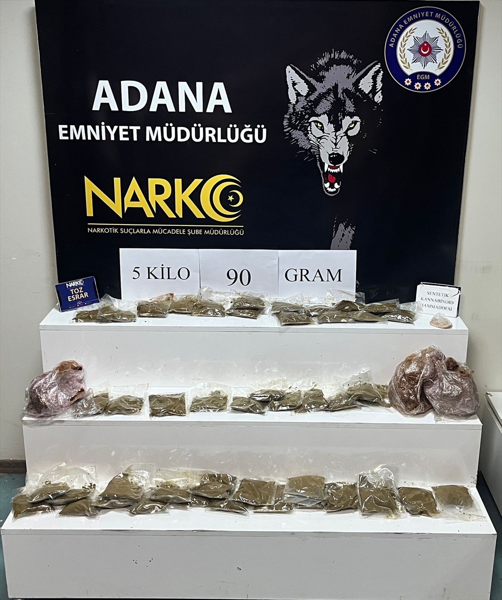 Adana'da 5 kilo 90 gram esrar ele geçirilen hafif ticari araçtaki 2 şüpheli tutuklandı.