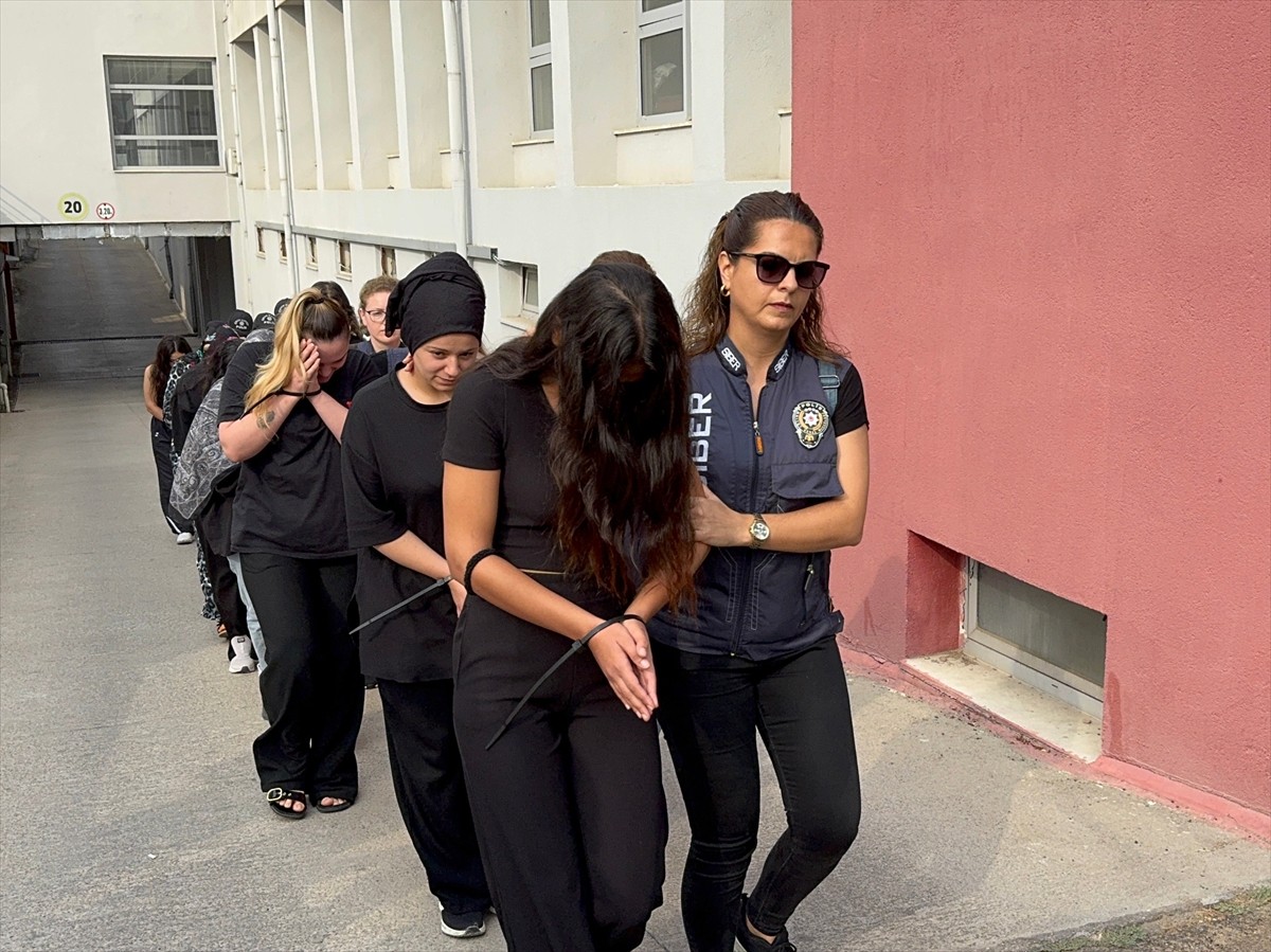 Adana merkezli 3 ilde düzenlenen yasa dışı bahis operasyonunda 33 zanlı gözaltına alındı....