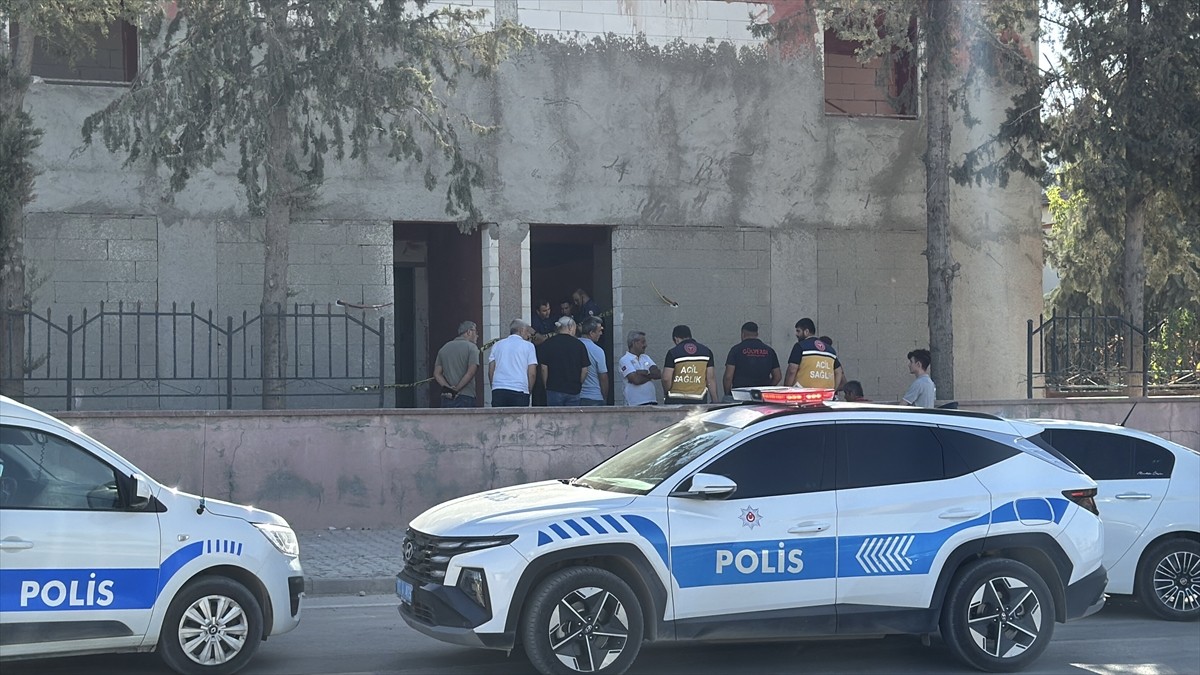 Adıyaman'da bir kişi, bekçi olarak çalıştığı inşaatta ölü bulundu.
