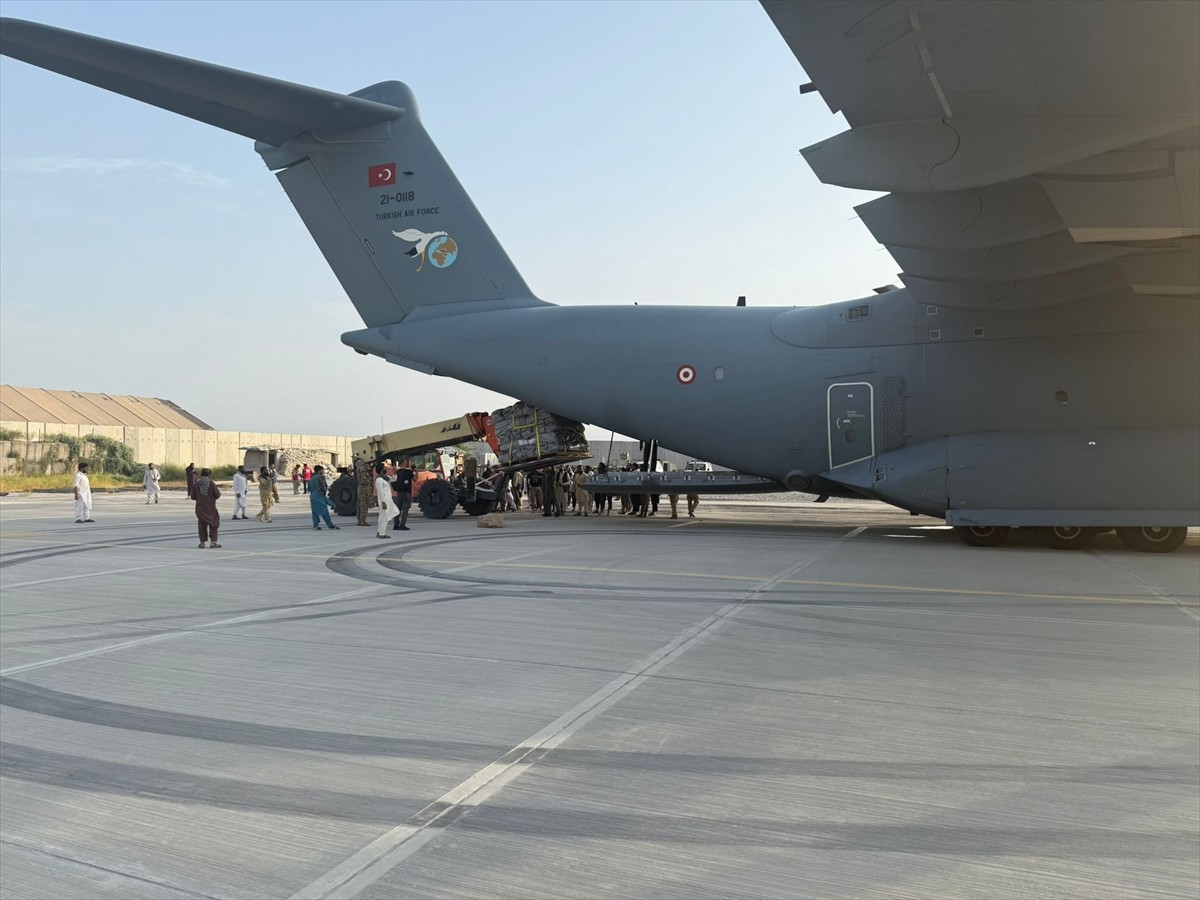 Afet ve Acil Durum Yönetimi Başkanlığı (AFAD), Afganistan'daki depremden etkilenenler için...