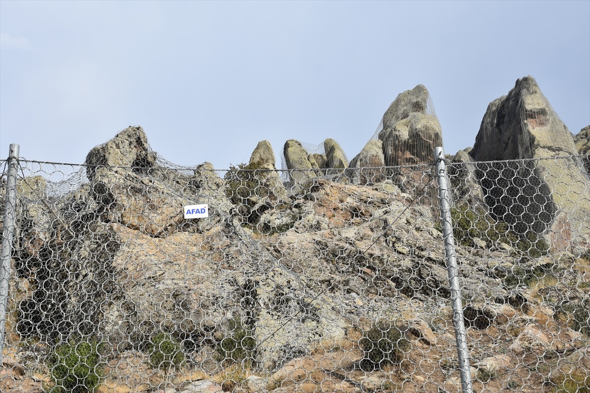 Afyonkarahisar'da İl Afet ve Acil Durum Müdürlüğü (AFAD) tarafından yürütülen projeyle ev, okul ve...