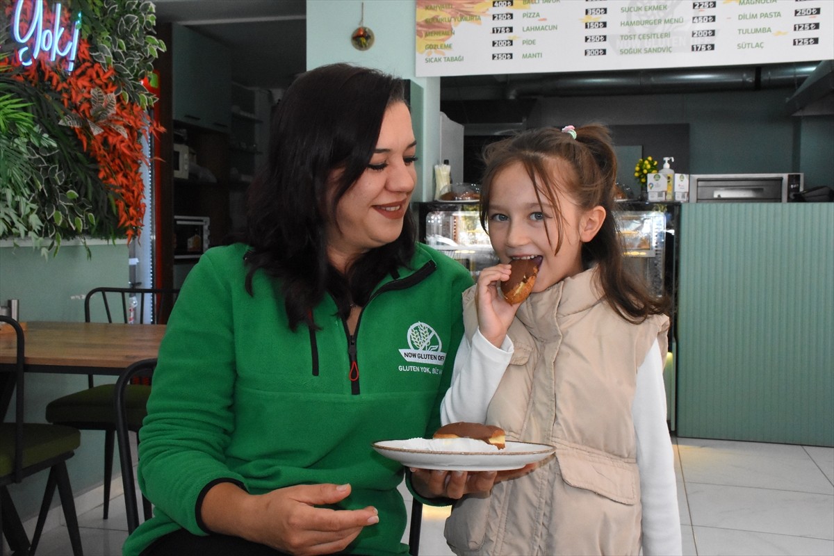 Afyonkarahisar'da yaşayan Remziye Umut Çakmak, çölyak hastası kızı için çalıştığı iş yerinden...