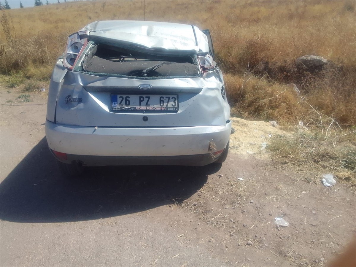 Afyonkarahisar'ın Emirdağ ilçesinde otomobilin devrilmesi sonucu 4 kişi yaralandı.