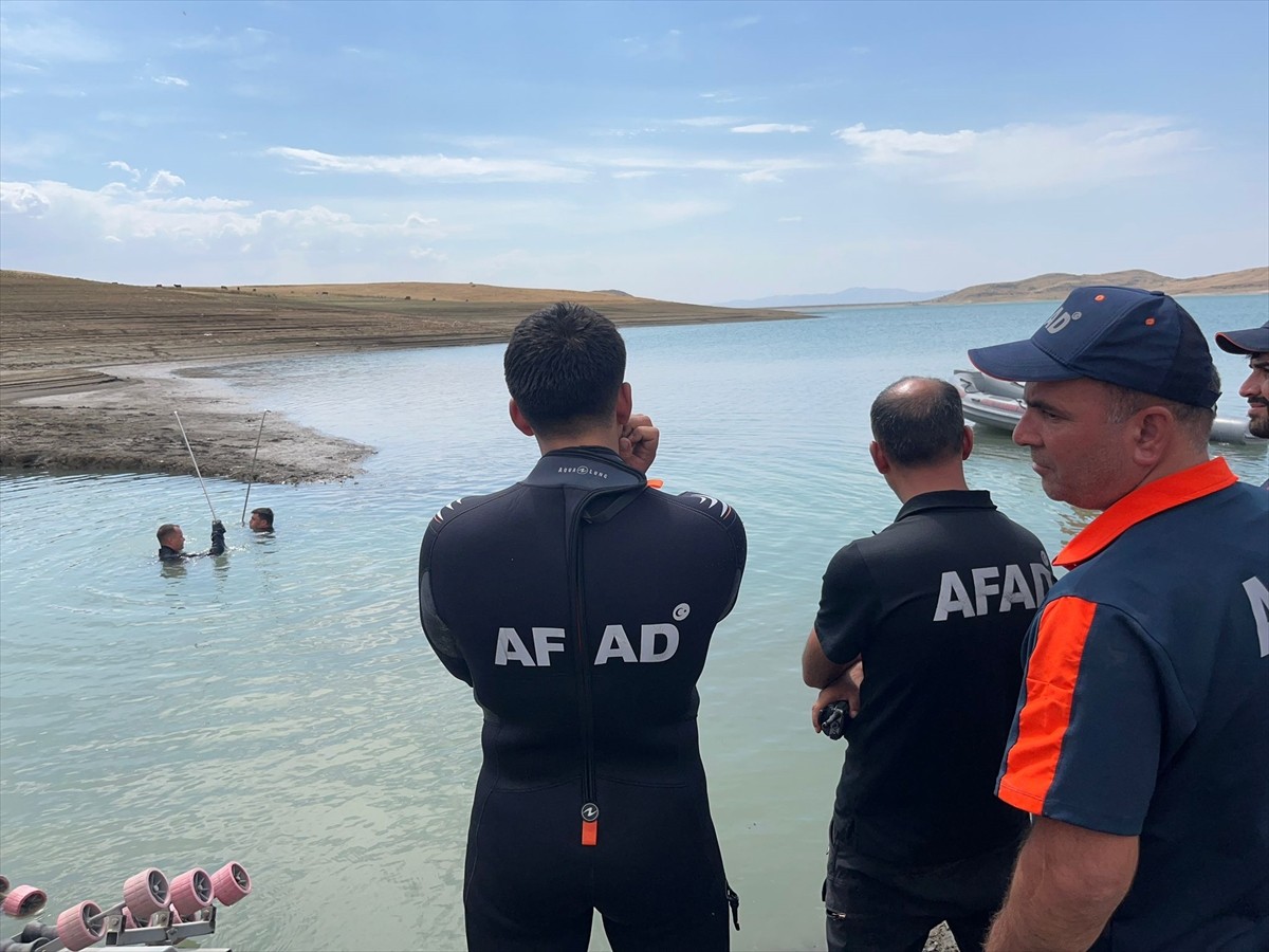 Ağrı'da ailesinin kayıp ihbarında bulunduğu 14 yaşındaki çocuk için arama çalışması başlatıldı....