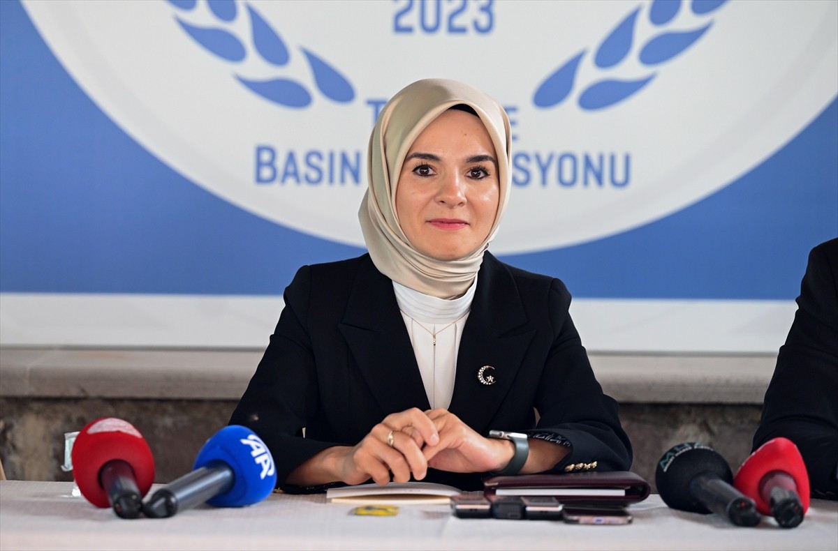 Aile ve Sosyal Hizmetler Bakanı Mahinur Özdemir Göktaş, Anadolu Yayıncılar Federasyonunun "Anadolu...