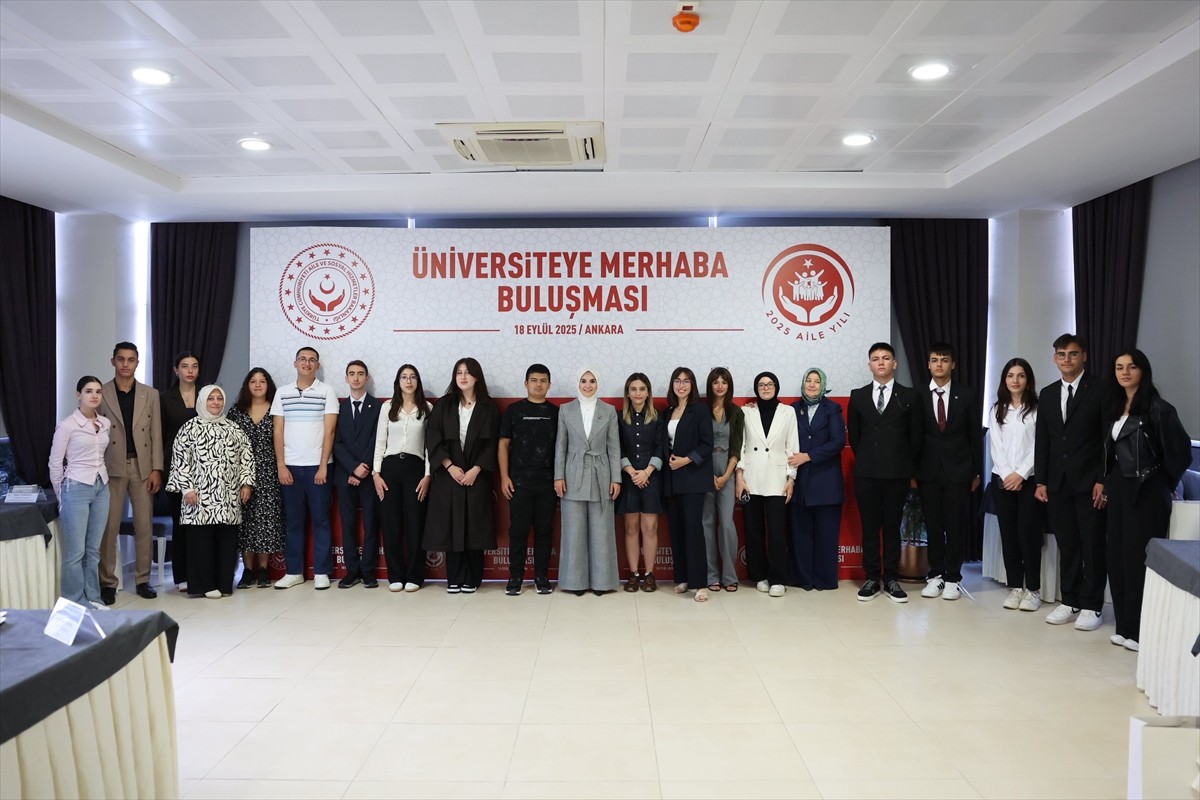 Aile ve Sosyal Hizmetler Bakanı Mahinur Özdemir Göktaş, devlet himayesinde büyüyen ve...