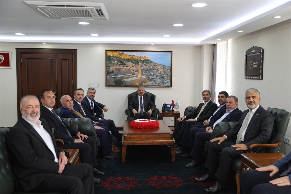AK Parti Genel Başkan Yardımcısı Zafer Sırakaya (sağ 4), Mardin'de ziyaretler gerçekleştirdi....
