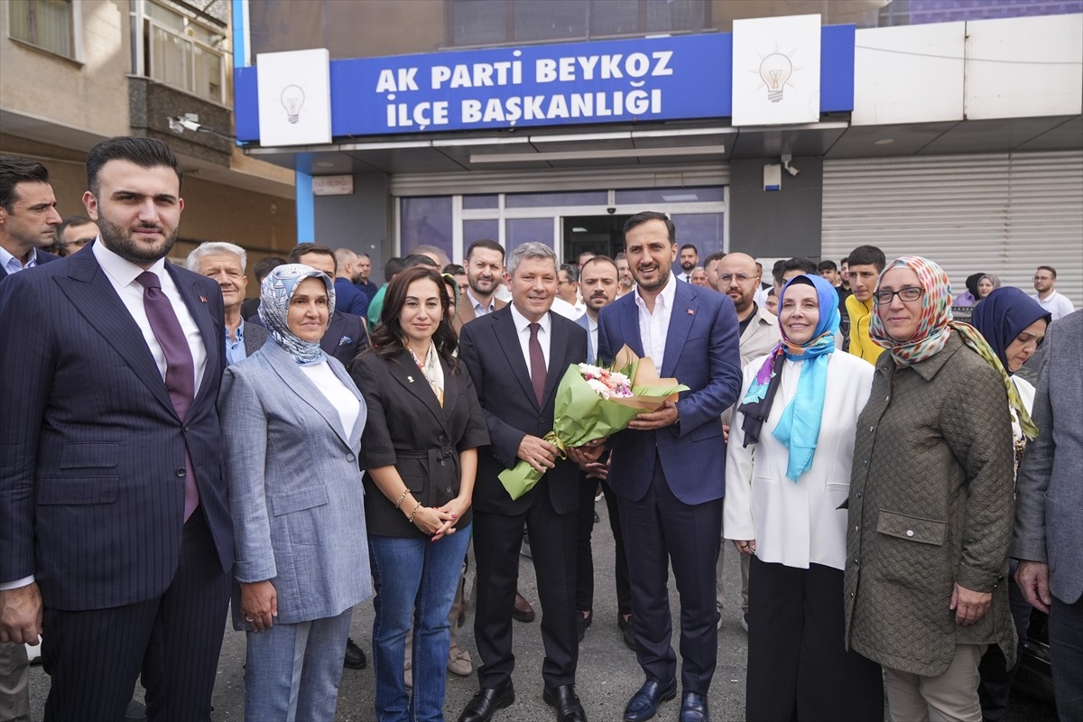 AK Parti İstanbul İl Başkanı Abdullah Özdemir (sağ 3), AK Parti Beykoz İlçe Başkanlığınca...