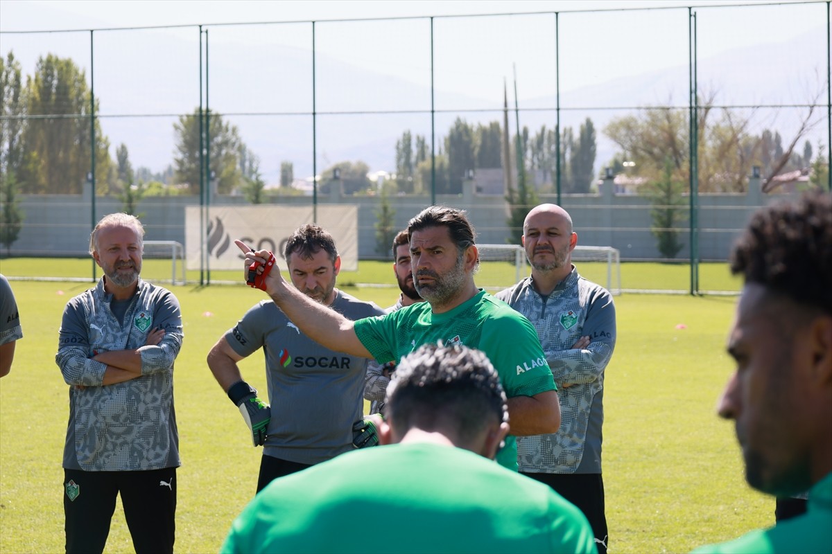 Alagöz Holding Iğdır FK, Trendyol 1. Lig'in 8. haftasında deplasmanda oynayacağı Esenler Erokspor...