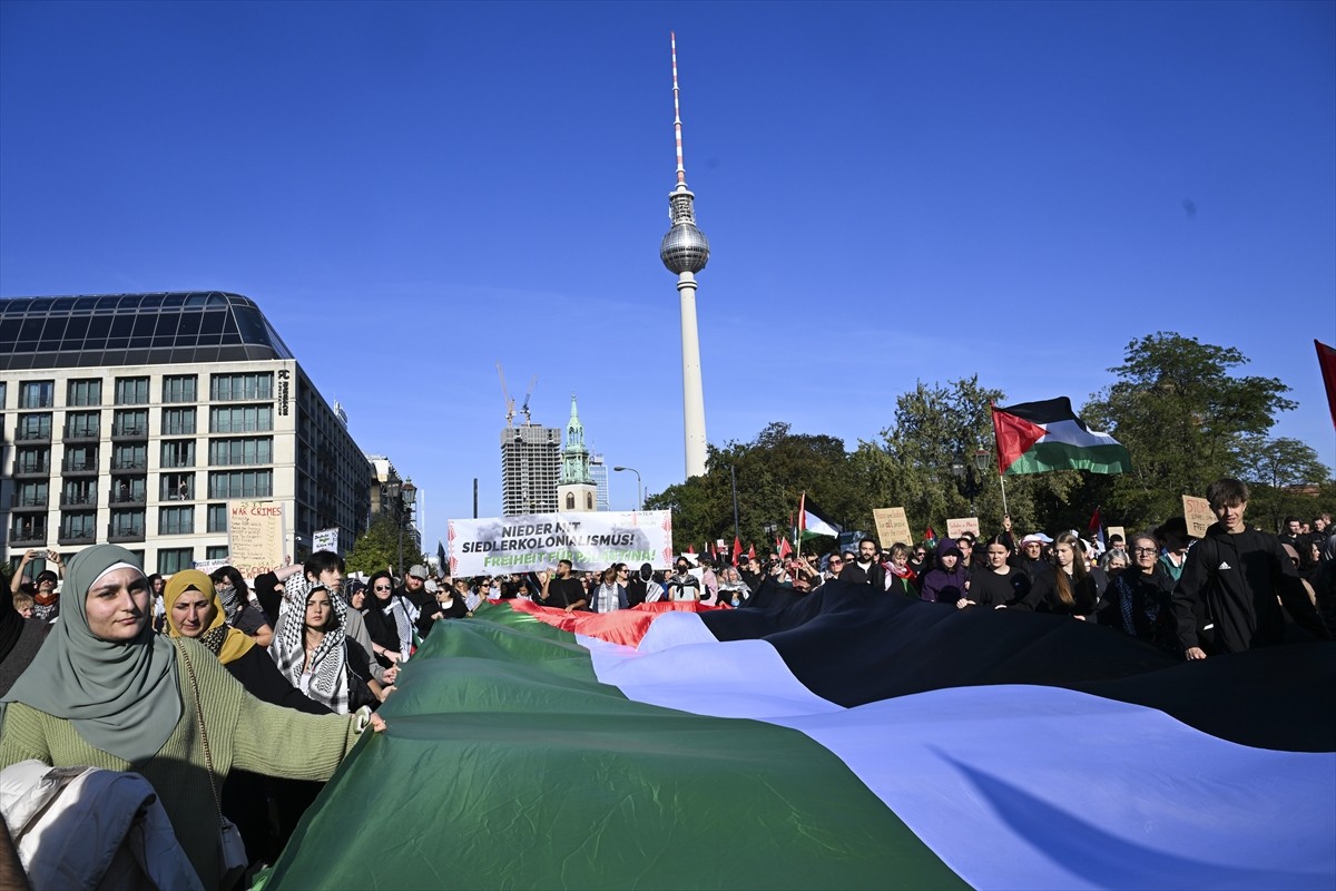 Almanya'nın başkenti Berlin'de, yaklaşık 50 kuruluşun ortak organizasyonunda, İsrail'in Filistin...