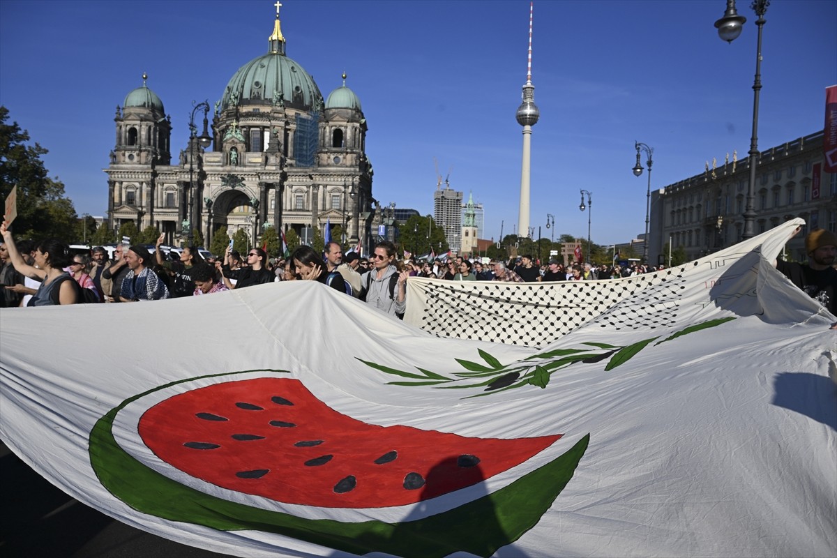 Almanya'nın başkenti Berlin'de, yaklaşık 50 kuruluşun ortak organizasyonunda, İsrail'in Filistin...