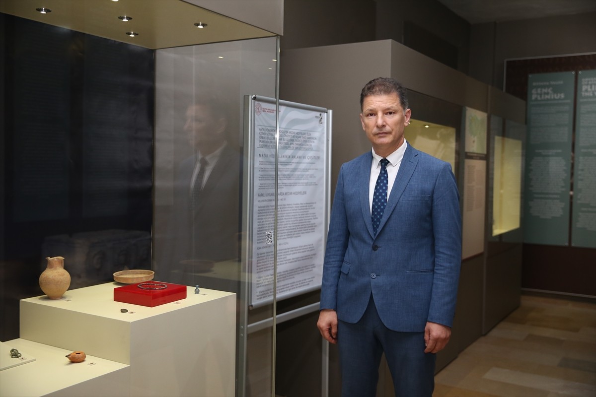Anadolu'nun kültürel mirasına ışık tutan "Antik Dönemde Anadolu'da Mezar Hediyeleri" sergisi...