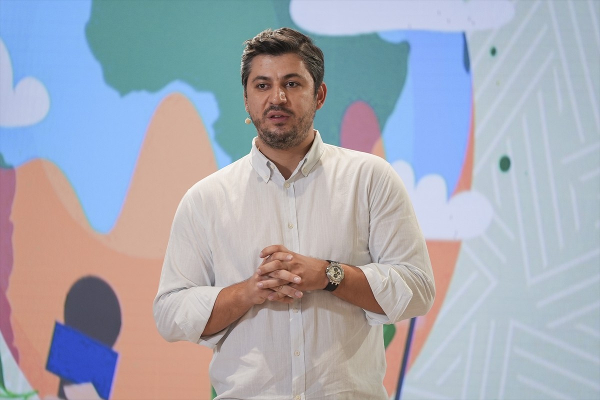 Anadolu Ajansı (AA) Akademi Müdür Yardımcısı Bilgay Duman, AA'nın uluslararası medya...