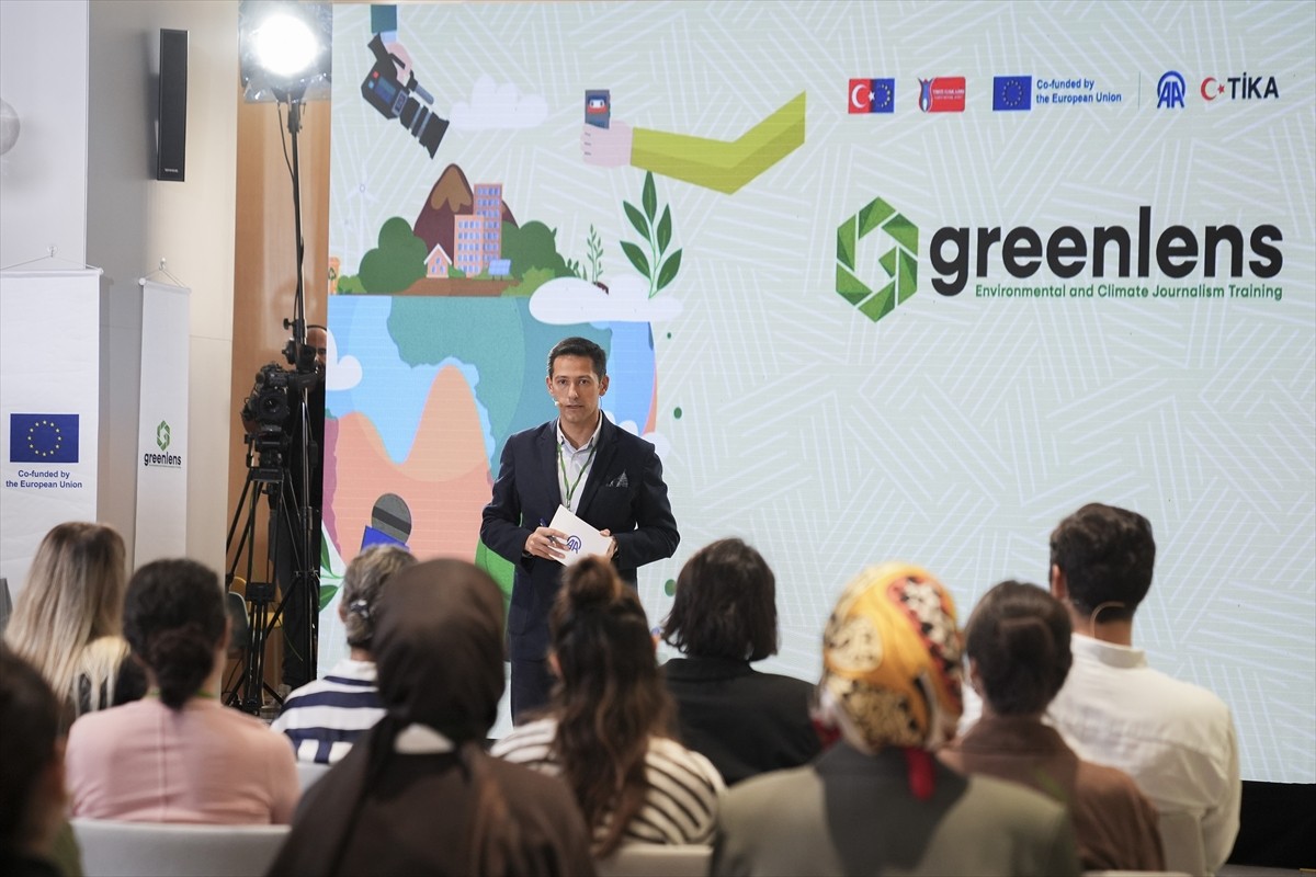 Anadolu Ajansı (AA) Akademi Müdür Yardımcısı Bilgay Duman, AA'nın uluslararası medya...