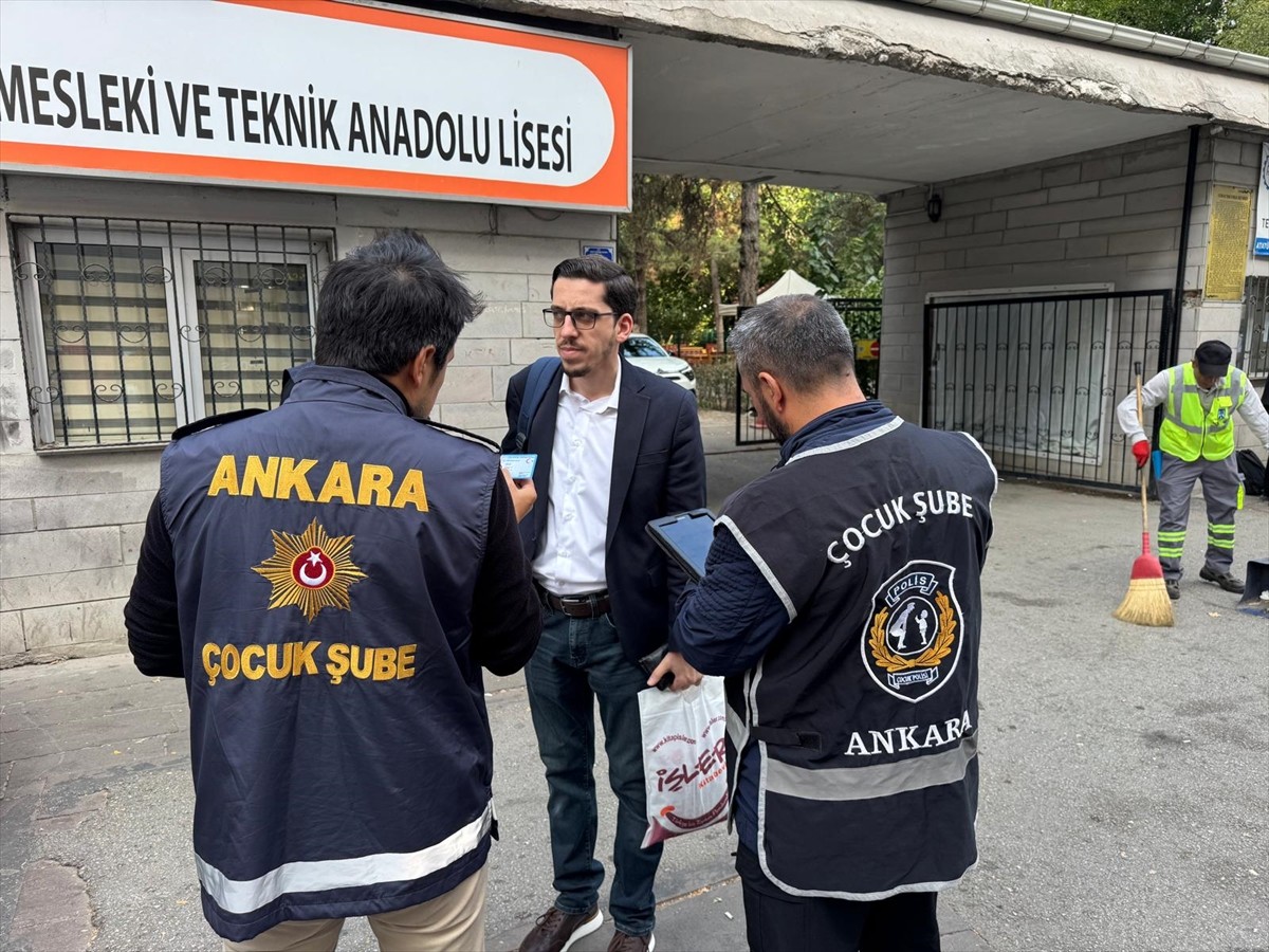 Ankara'da yeni eğitim öğretim yılının başlamasıyla okul çevrelerinde çocukların korunmasına...