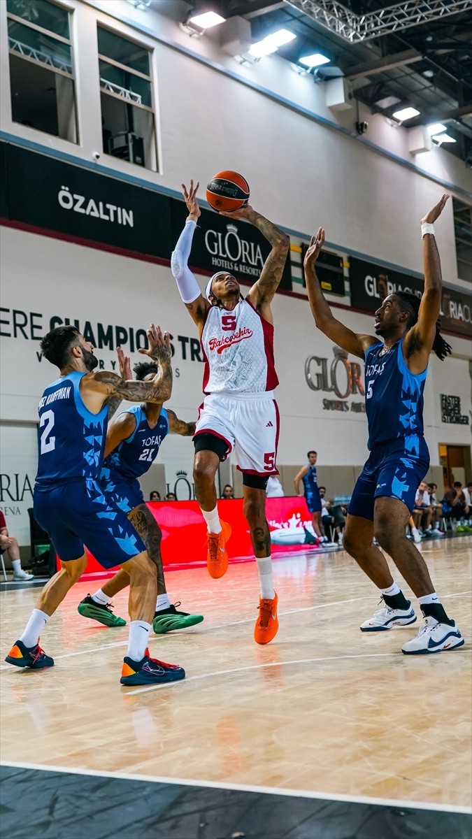 Antalya'da düzenlenen "Gloria Kupası" basketbol turnuvasında Türkiye Sigorta Basketbol Süper Ligi...