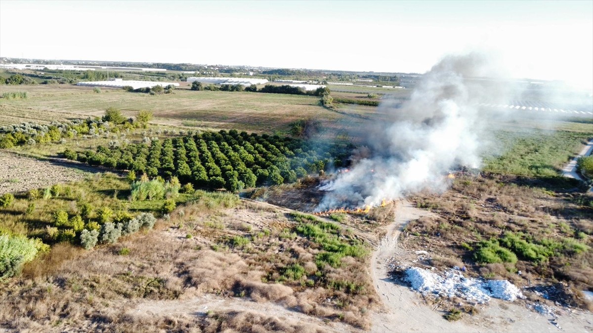 Antalya'nın Aksu ilçesinde otluk ve sazlık alanda çıkan yangınlar söndürüldü.