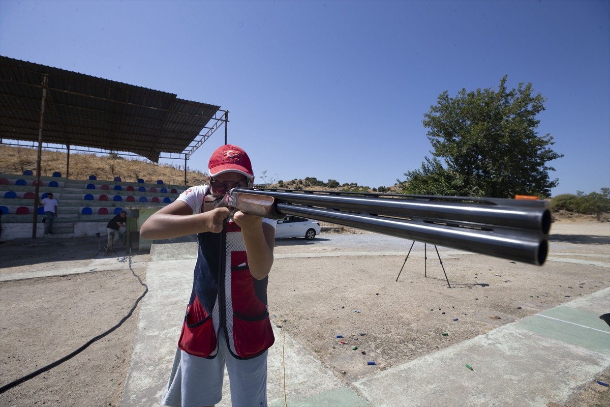 Aydın'da babasıyla ava giderken yeteneği keşfedilen ve Çekya'da düzenlenen Para Trap Grand Prix...