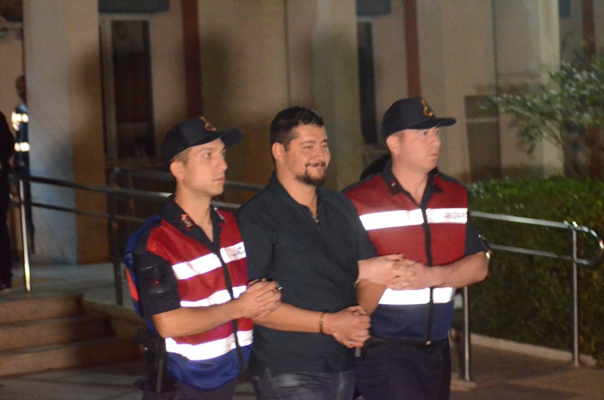 Aydın'ın Nazilli ilçesinde düzenlenen rüşvet operasyonunda, aralarında çarşı ve mahalle bekçisi...