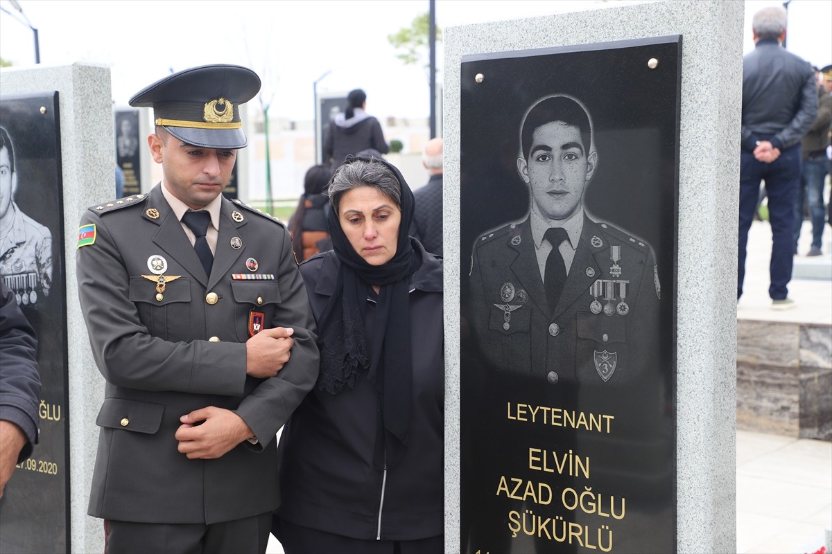 Azerbaycan'da, Ermenistan'ın işgali altındaki toprakların kurtarılması için 27 Eylül 2020'de...