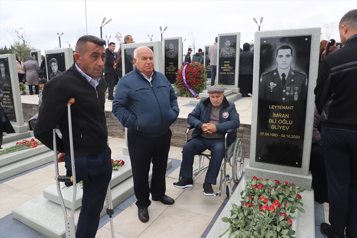 Azerbaycan'da, Ermenistan'ın işgali altındaki toprakların kurtarılması için 27 Eylül 2020'de...