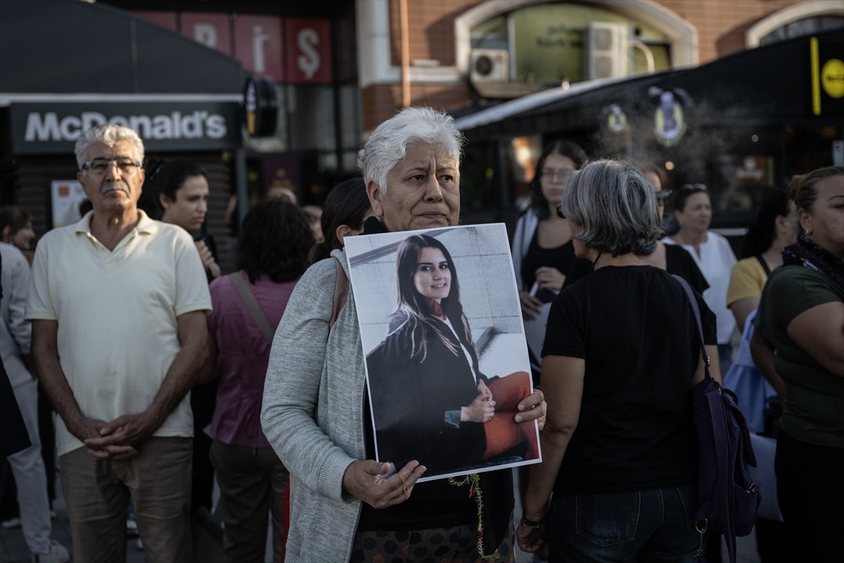 Başkentte, Başak Gürkan Arslan'ın, boşanma aşamasındaki eşinin babası tarafından bıçaklanarak...