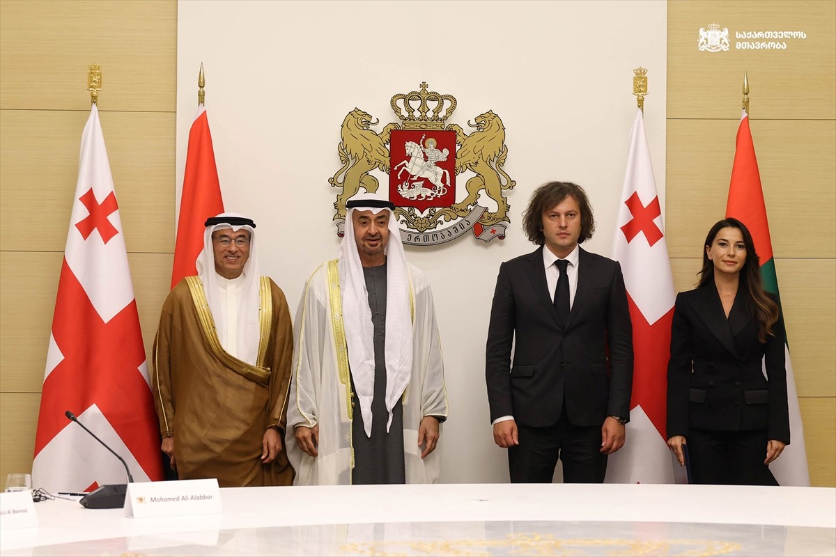 Birleşik Arap Emirlikleri (BAE) Devlet Başkanı Şeyh Muhammed bin Zayed Al Nahyan (sol 2), ilk kez...