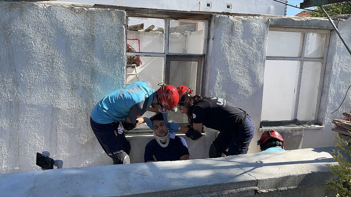 Burdur'da deprem, yangın ve kimyasal biyolojik radyolojik nükleer tehditler (KBRN) tatbikatı...