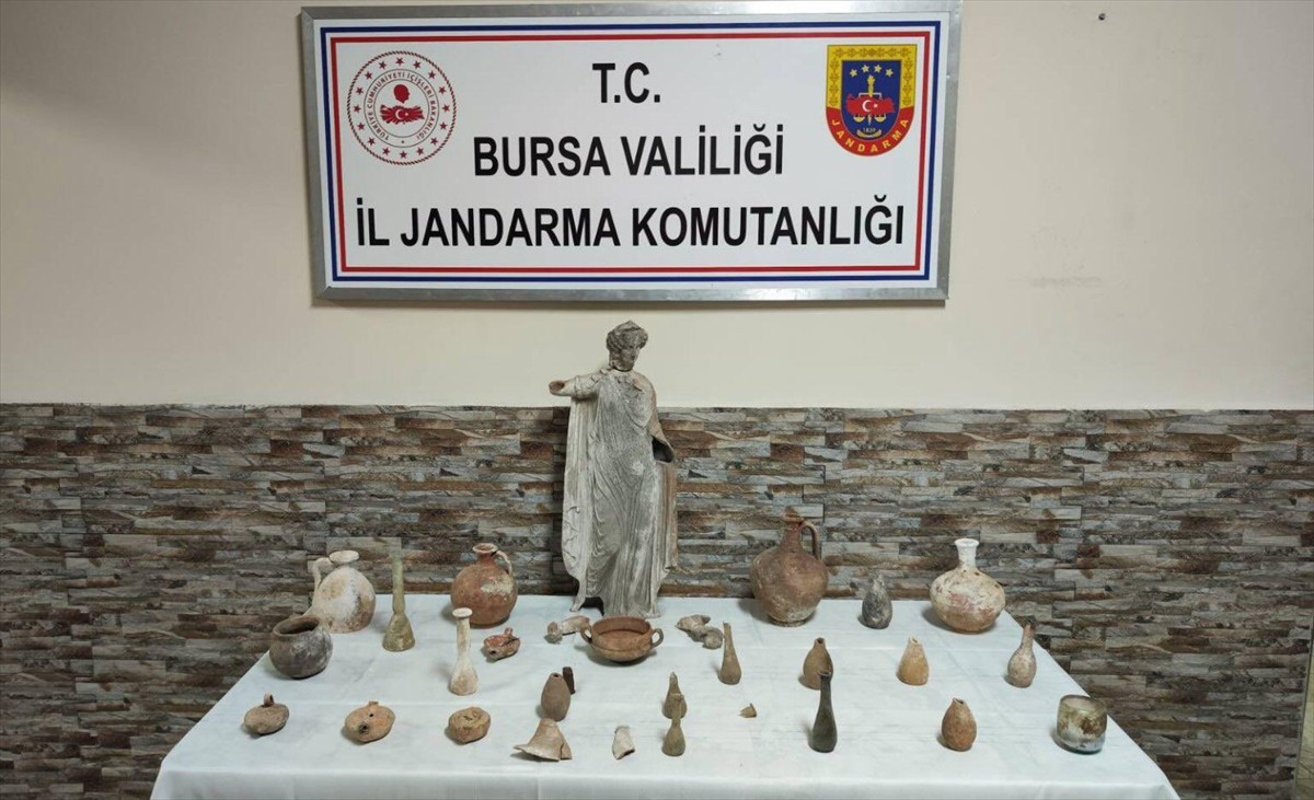 Bursa'da, Antik Roma ve Bizans dönemlerine ait olduğu değerlendirilen 29 obje ve 60 santimetre...