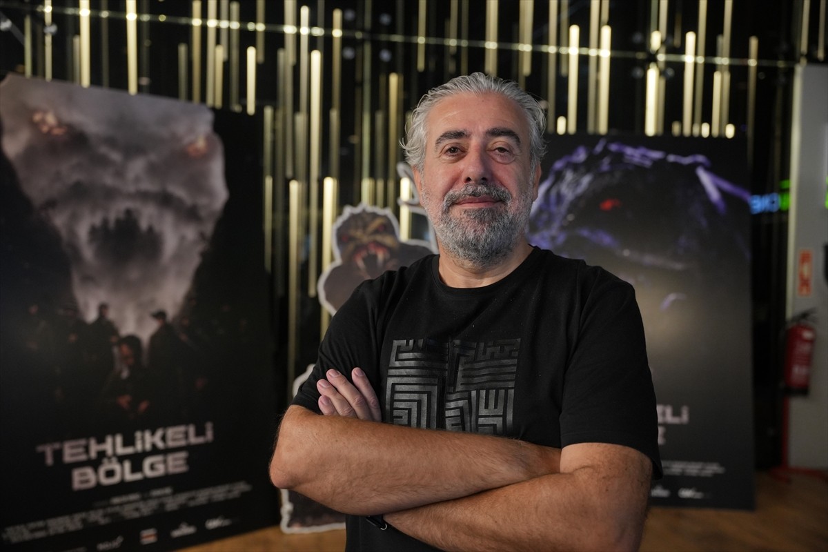 Büyük Taarruz öncesi bir askeri görev ile bilinmeyen bir uzaylı tehdidini işleyen tarihi bilim...