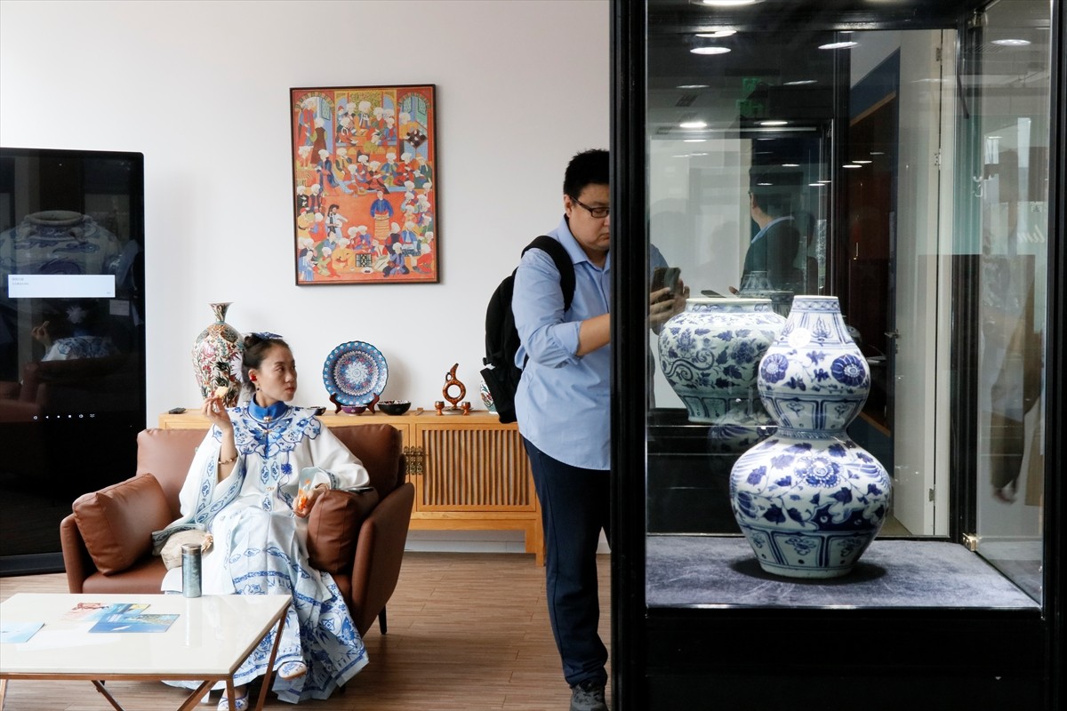 Çağlar boyunca tarihi İpek Yolu'nda Doğu ile Batı arasındaki alışveriş ve etkileşimlerin izlerini...