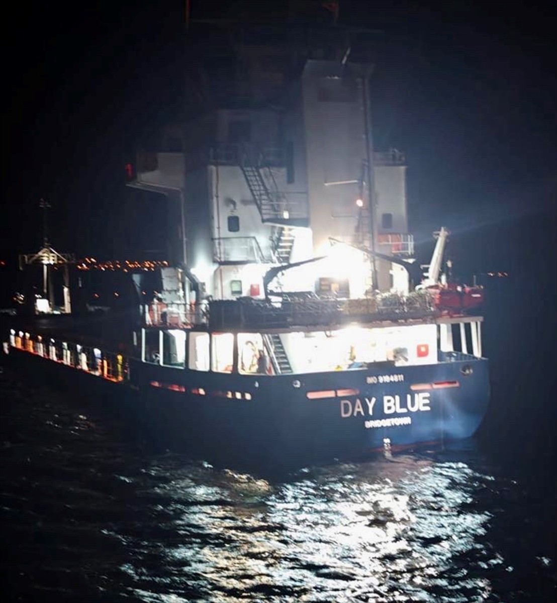 Çanakkale Boğazı'nda arızalanan "Day Blue" isimli kuru yük gemisi, Karanlık Liman Demir Sahası'na...