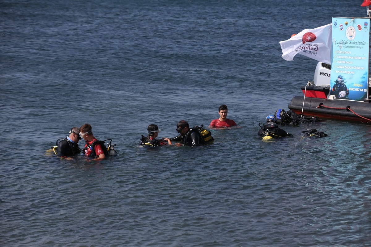 Çanakkale Kültür Yolu Festivali etkinlikleri kapsamında, 12-16 yaş arasındaki gençler önce dalış...
