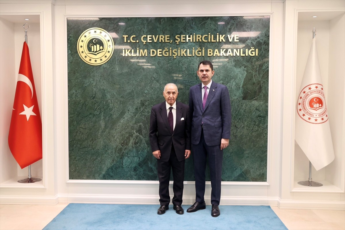 Çevre, Şehircilik ve İklim Değişikliği Bakanı Murat Kurum, eski TBMM Başkanı ve eski CHP Genel...