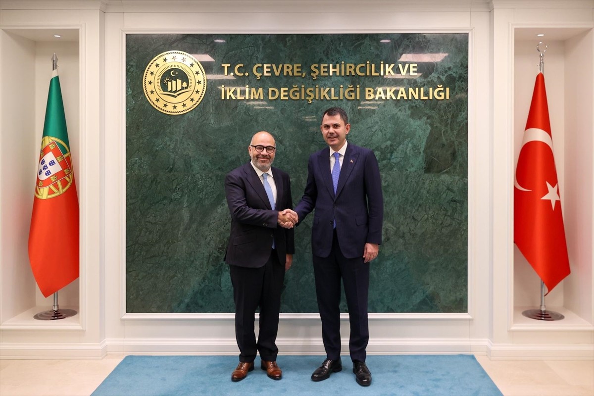 Çevre, Şehircilik ve İklim Değişikliği Bakanı Murat Kurum, Portekiz Altyapı ve Konut Bakanı Miguel...