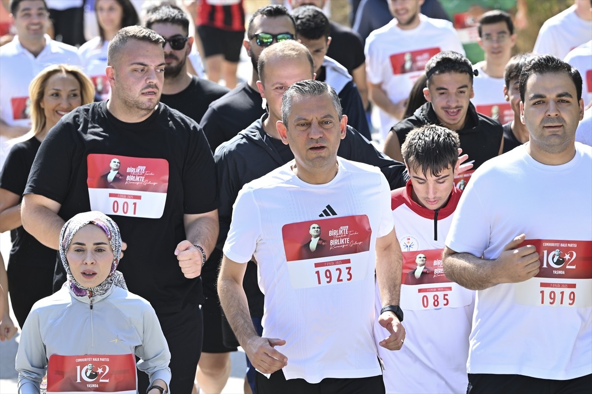  CHP Genel Başkanı Özgür Özel, partisinin 4-9 Eylül kuruluş haftası kutlamaları kapsamında Eymir...