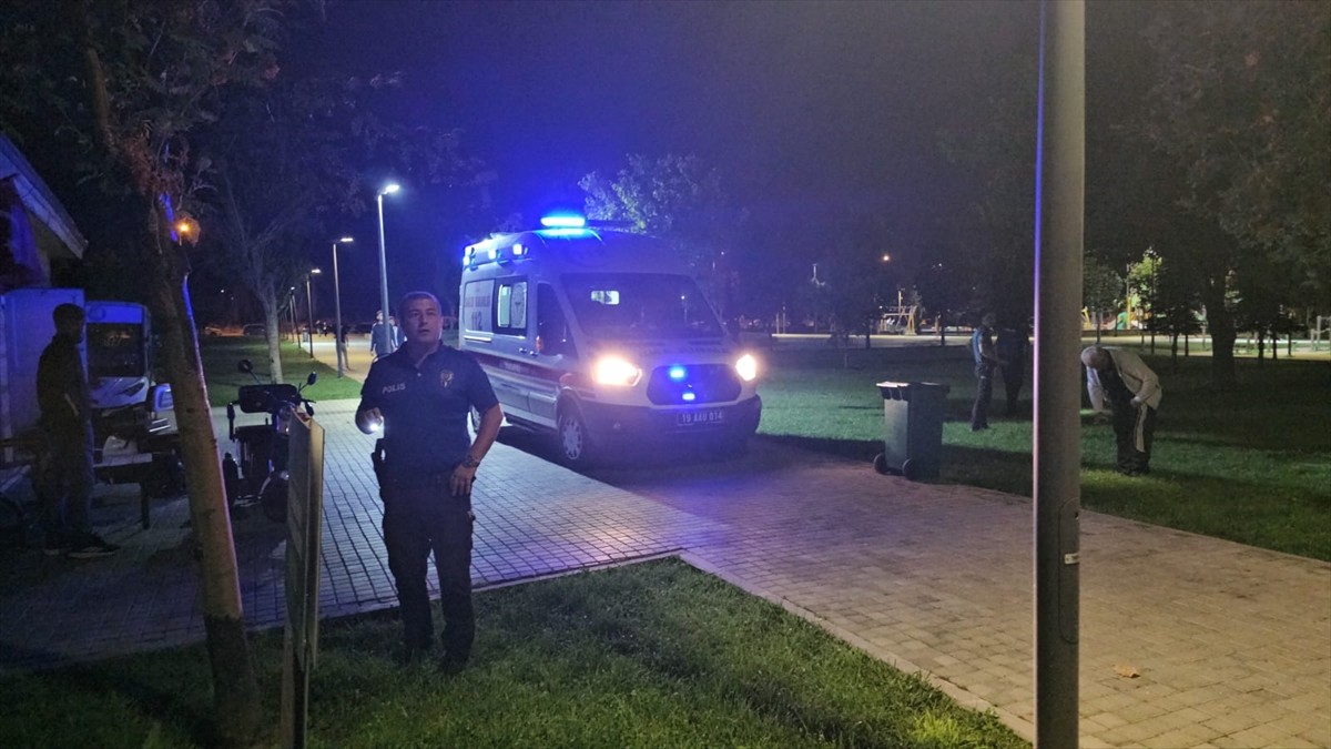 Çorum'da iki genç kız arasında çıkan kavgada bir genç kız silahla vurularak yaralandı. Ekipler...