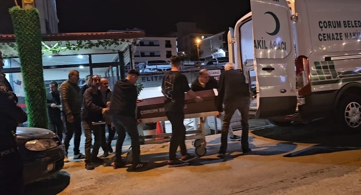 Çorum'da iş yerinde silahla vurulan kişi, kaldırıldığı hastanede yaşamını yitirdi. 