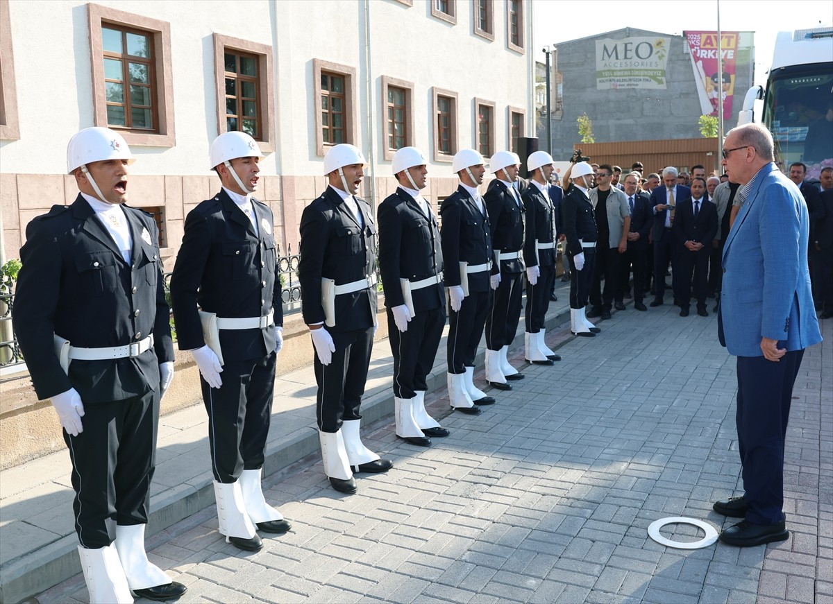Cumhurbaşkanı Recep Tayyip Erdoğan, Malatya Valiliğinin yeni hizmet binasının açılışını yaptı....