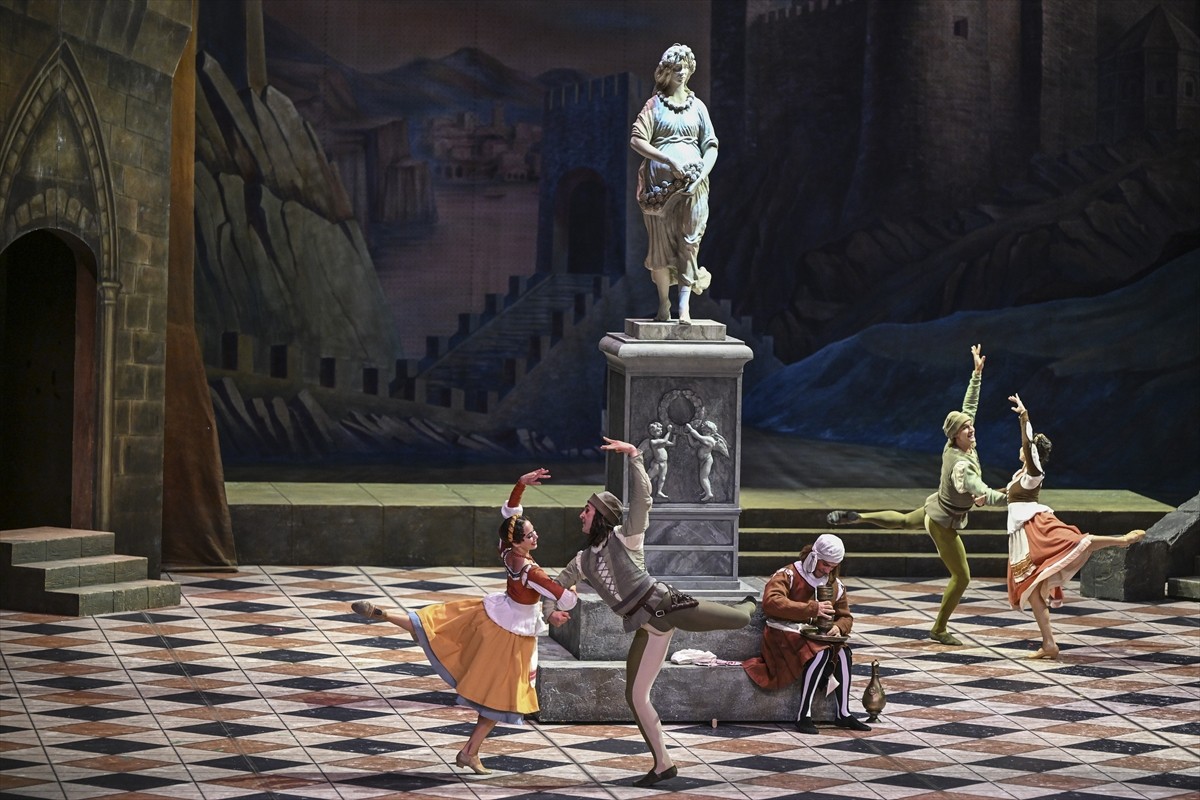 Dünyanın köklü bale topluluklarından Bolşoy Bale ve Orkestrası, Kültür ve Turizm Bakanlığı...