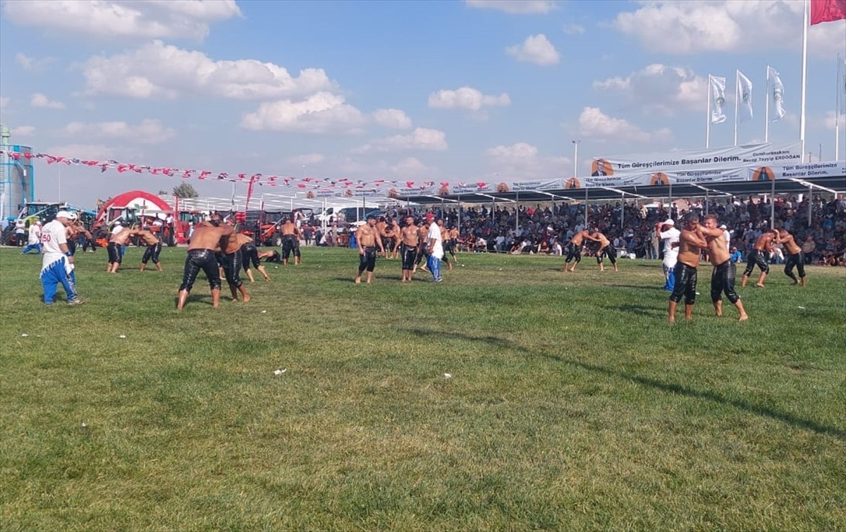 Edirne'de, 24. İpsala Çeltik Festivali ve Tarım Fuarı etkinlikleri kapsamında Tarihi Kırkpınar...