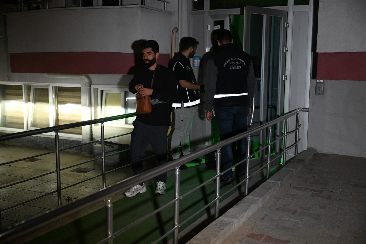 Edirne'de yurda yasa dışı yollarla girdiği belirlenen 31 düzensiz göçmen yakalandı.