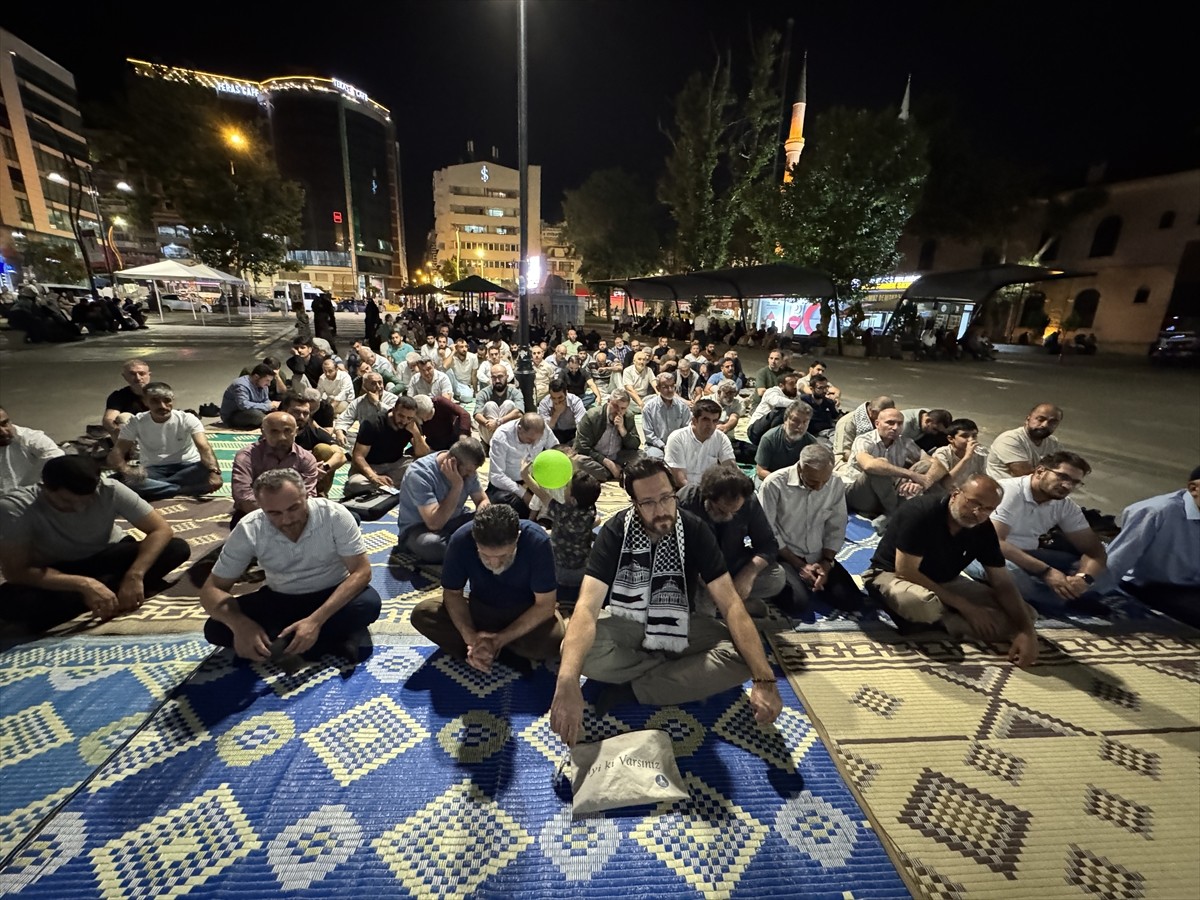 Elazığ'da Filistin'e ve Küresel Sumud Filosu'na destek için basın açıklaması yapıldı. El-Aksa...